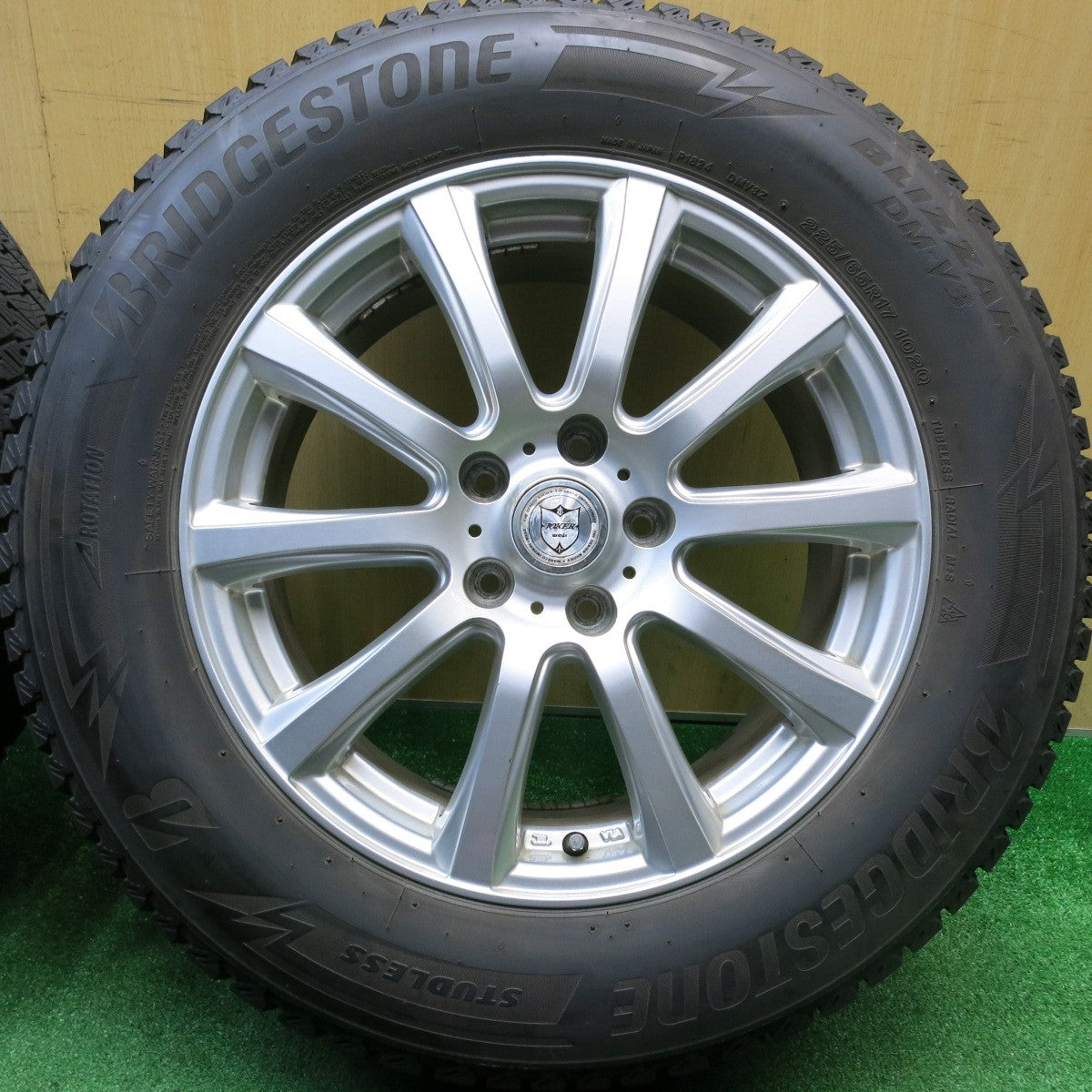 バリ溝！8.5分★スタッドレス 225/65R17 ブリヂストン ブリザック DM-V3 JOKER ジョーカー 17インチ PCD114.3/5H★5112019HAス