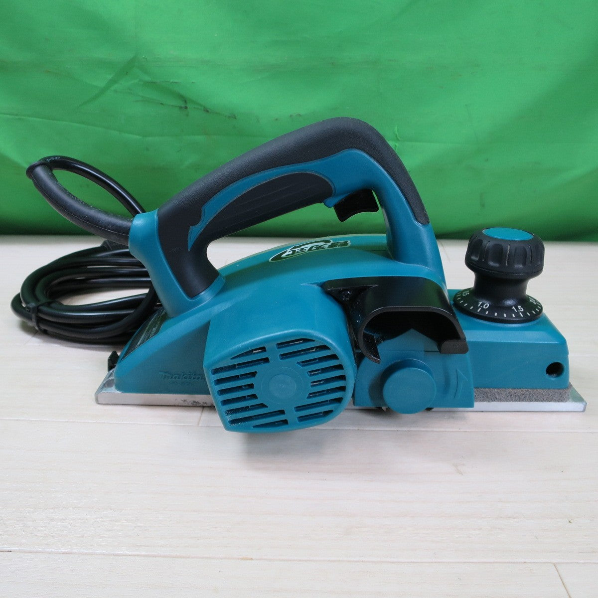 [送料無料] キレイ！付属品付き☆マキタ 82mm カンナ KP0800A 電動 工具 かんな 鉋 makita コード式 切削☆