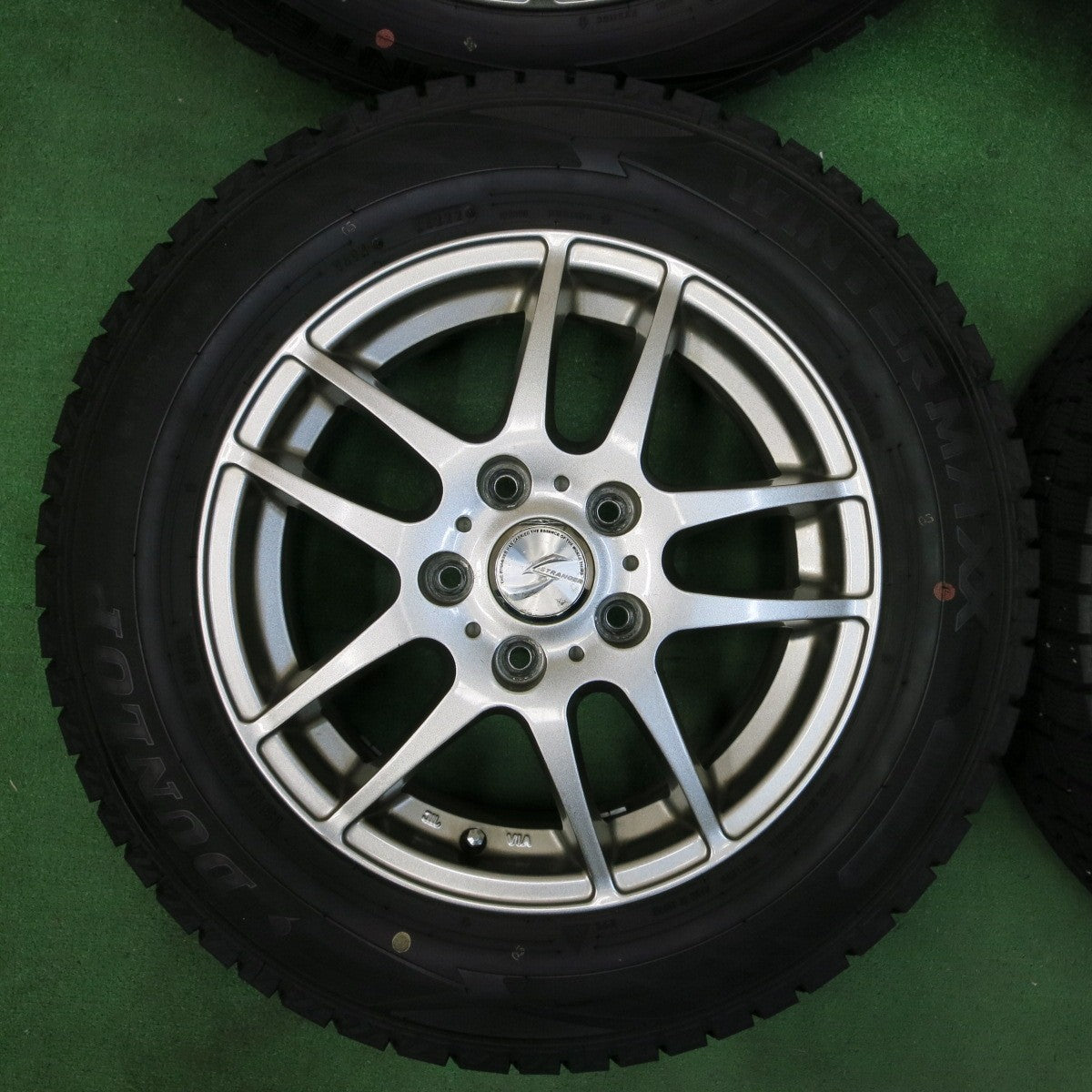 *送料無料* バリ溝！22年！キレイ！9.5分★スタッドレス 195/65R15 ダンロップ ウインターマックス WM02 STRANGER ストレンジャー PCD114.3/5H★4072504SYス