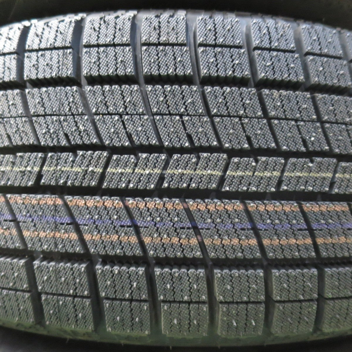 未使用！22年★スタッドレス 225/65R17 ナンカン アイスアクティバ AW-1 EMBELY 17インチ PCD114.3/5H★5021505イス