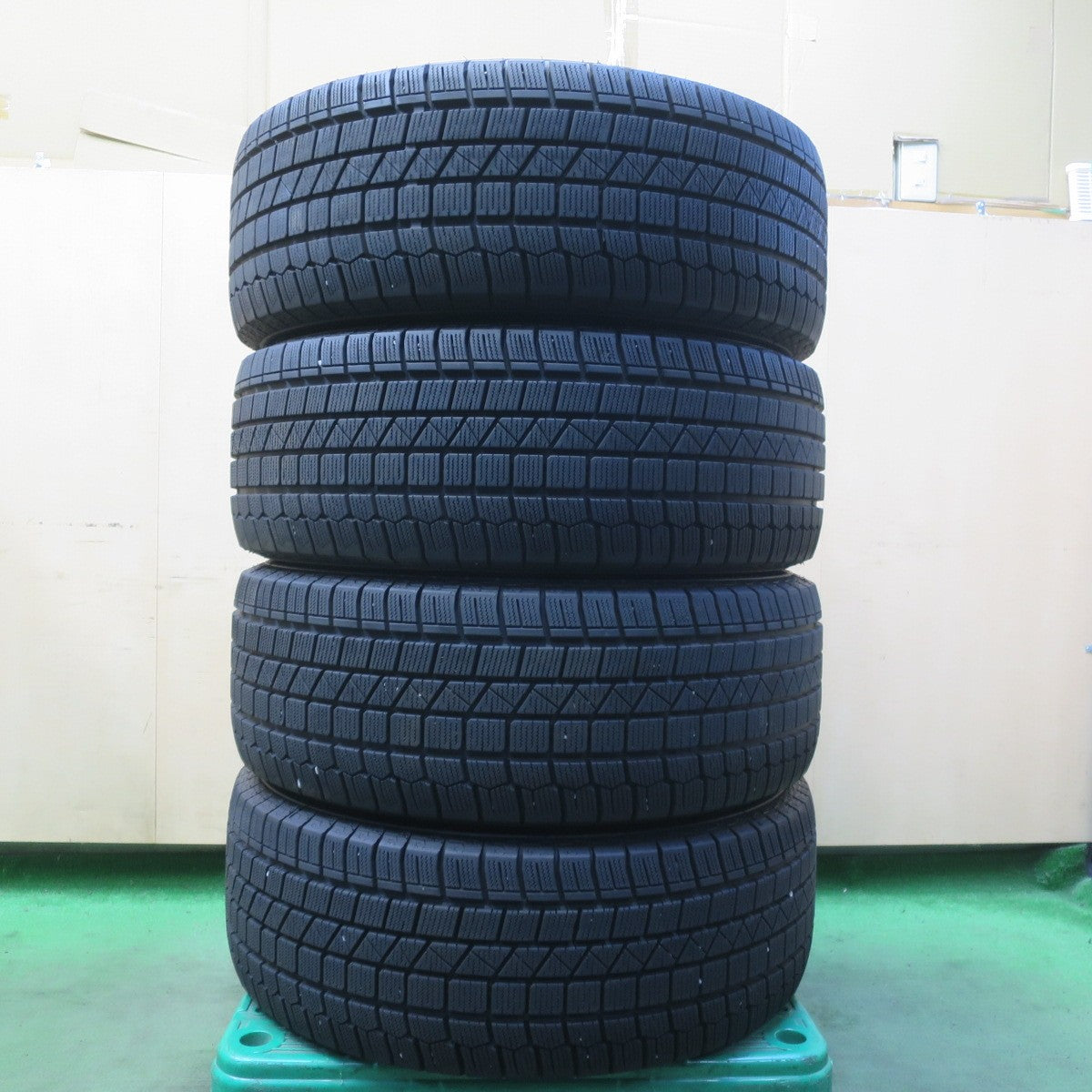 バリ溝！22年！キレイ！9.5分◎スタッドレス 215/55R17 ケンダ KR36 アイステック ネオ ECO FORME エコフォルム 17インチ PCD114.3/5H◎6080510IMス