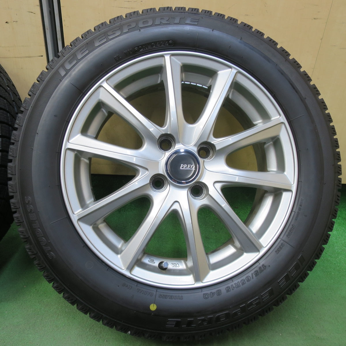 超バリ溝！24年！キレイ！ほぼ10分★スタッドレス 175/65R15 アイスエスポルテ PREO プレオ 15インチ PCD100/4H★5110812イス