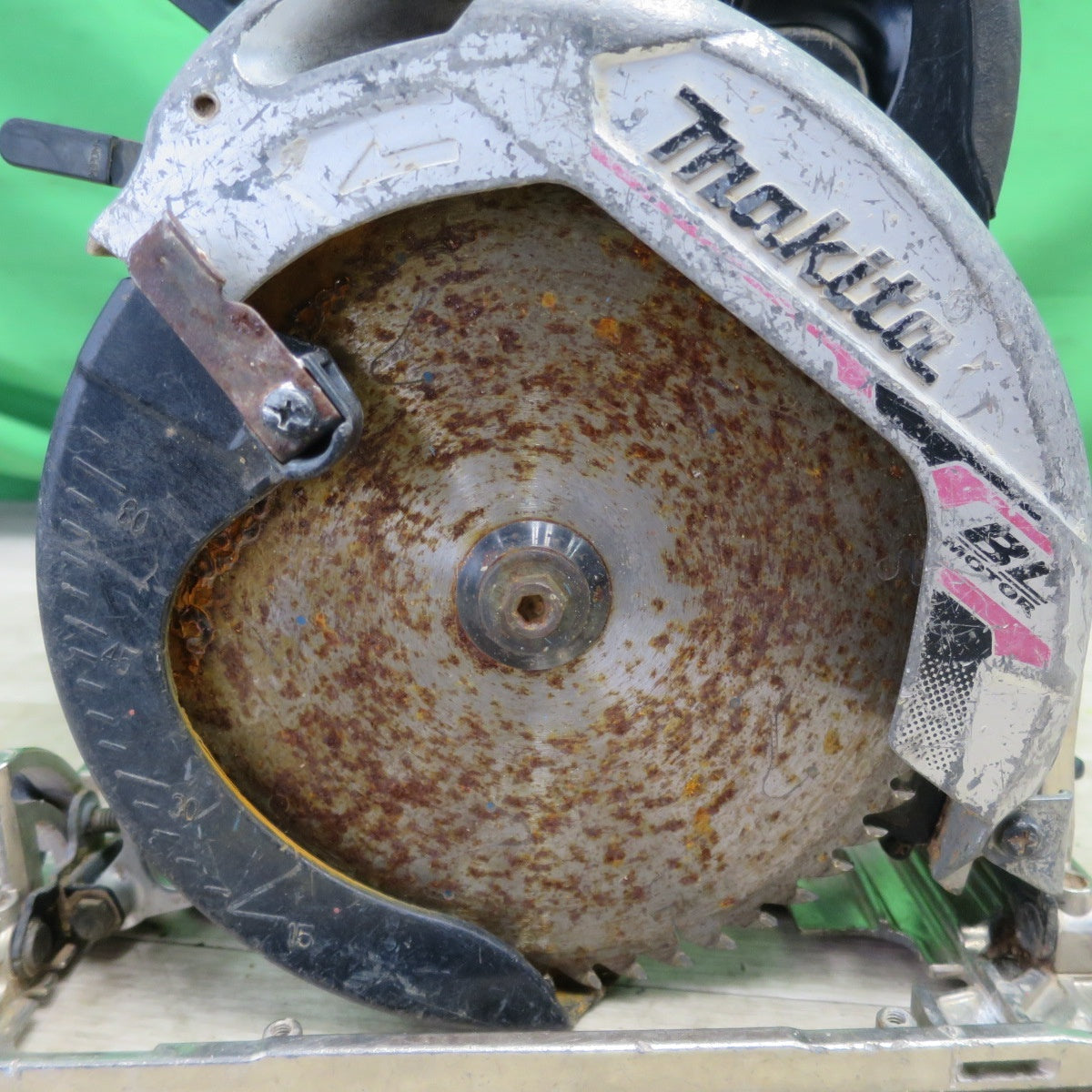 [送料無料] ☆マキタ 充電式 マルノコ 165mm 18V HS631D 本体のみ 丸ノコ 丸のこ 丸鋸 電動 工具☆