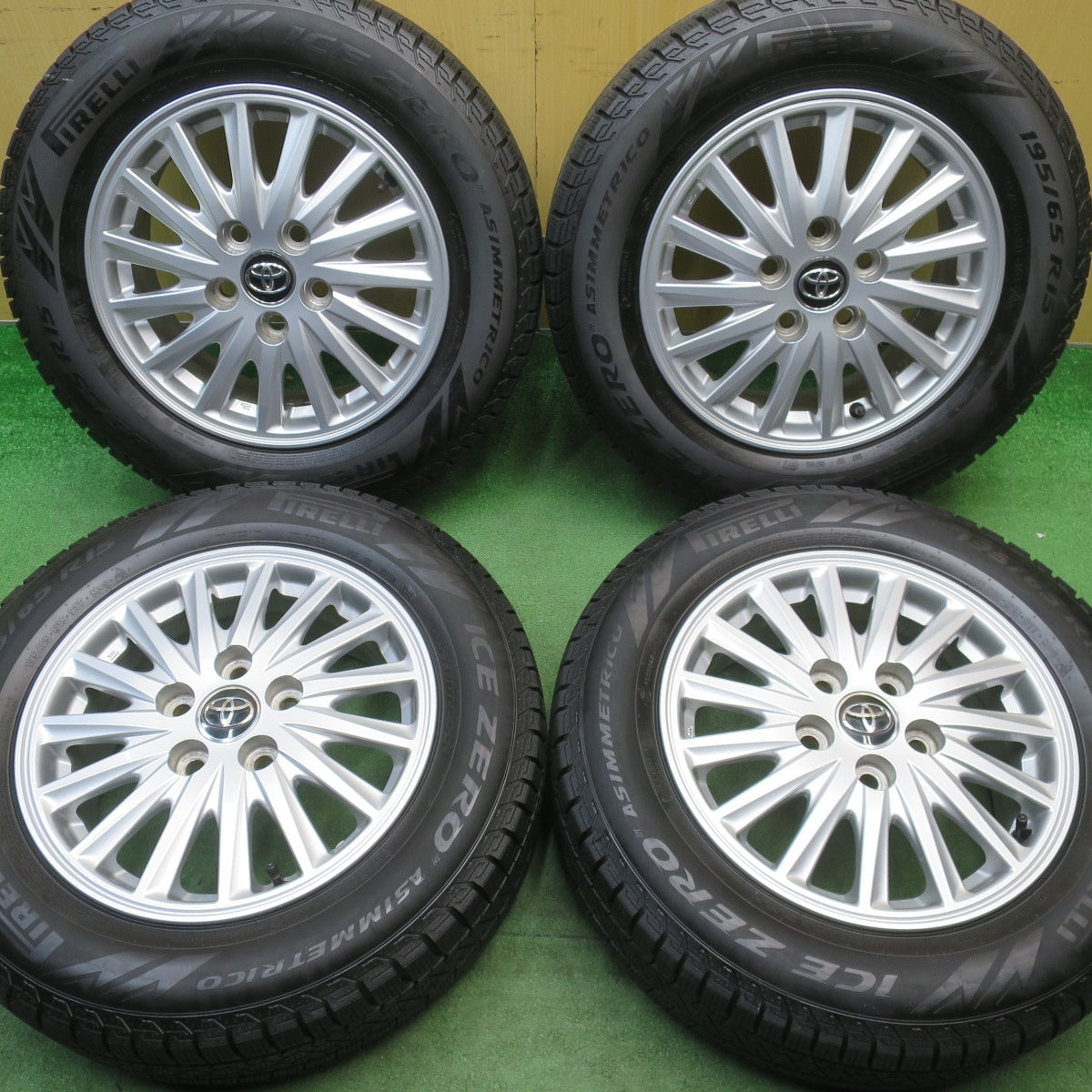 バリ溝！22年！キレイ！9分★トヨタ 80系 ノア ヴォクシー 純正 195/65R15 スタッドレス ピレリ アイスゼロ アシンメトリコ 15インチ PCD114.3/5H★6042908NJス