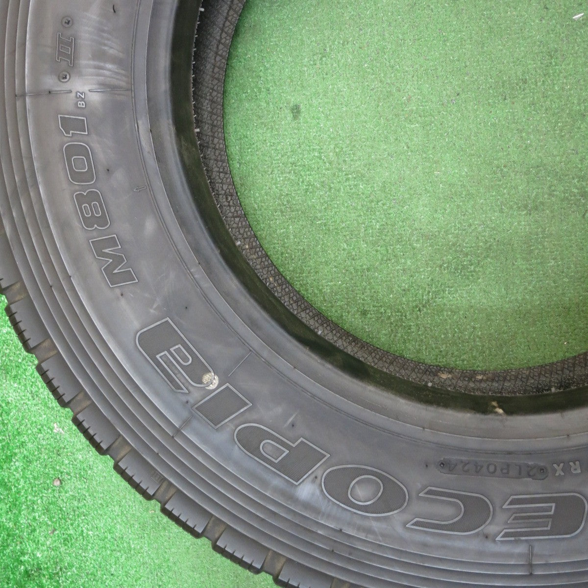 バリ溝！24年！9.5分以上！1本◎トラック タイヤ 245/70R19.5 136/134J ブリヂストン エコピア M801 Ⅱ ミックス オールシーズン 19.5インチ◎6101406KKスタ