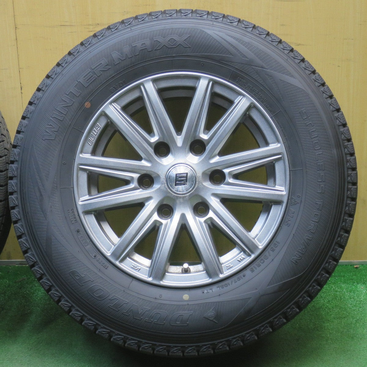 バリ溝！22年！9.5分◎スタッドレス 195/80R15 107/105L ダンロップ ウインターマックス SV01 SEIN SS ザイン 15インチ PCD139.7/6H◎6062303NJス