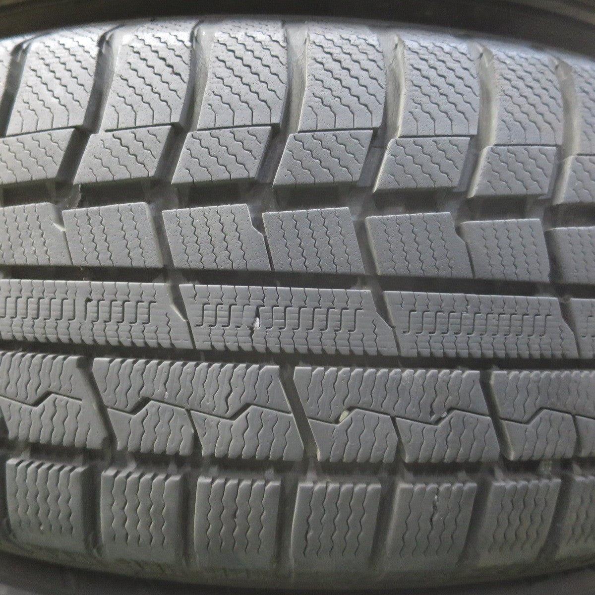 バリ溝！22年！キレイ！9.5分以上★スタッドレス 215/60R17 トーヨー ウインター トランパス TX SCHNEIDER シュナイダー 17インチ PCD114.3/5H★6032309イス