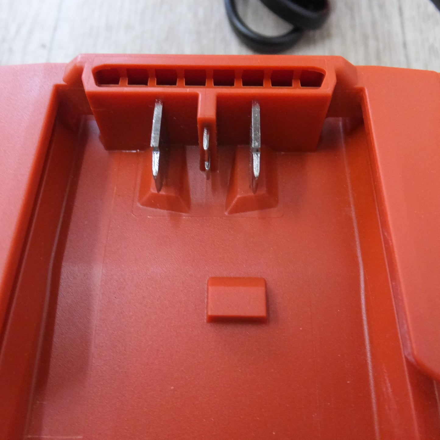 [送料無料] 未使用★ヒルティ HILTI 充電器 1x BATTERY CHARGER C 8-22 2260053　Nuron高性能充電器★