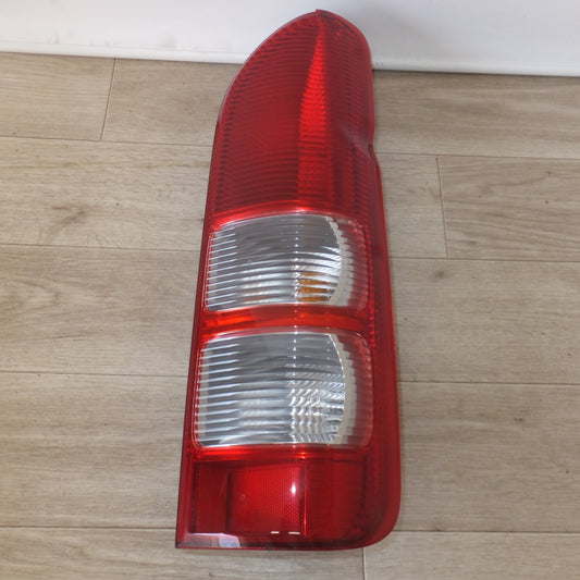 [送料無料] ★トヨタ TOYOTA 純正 ハイエース 200系 1型 2型 3型 テールライト KOITO 26-120 右(16)★