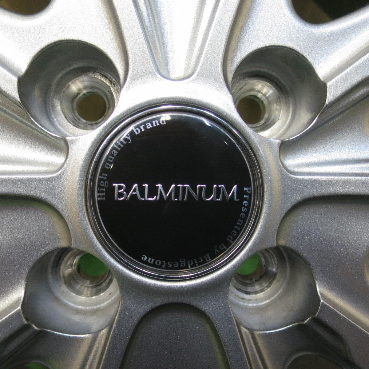 バリ溝！23年！キレイ！9.5分以上★スタッドレス 175/65R15 ブリヂストン ブリザック VRX2 BALMINUM バルミナ 15インチ PCD100/4H★5111810イス