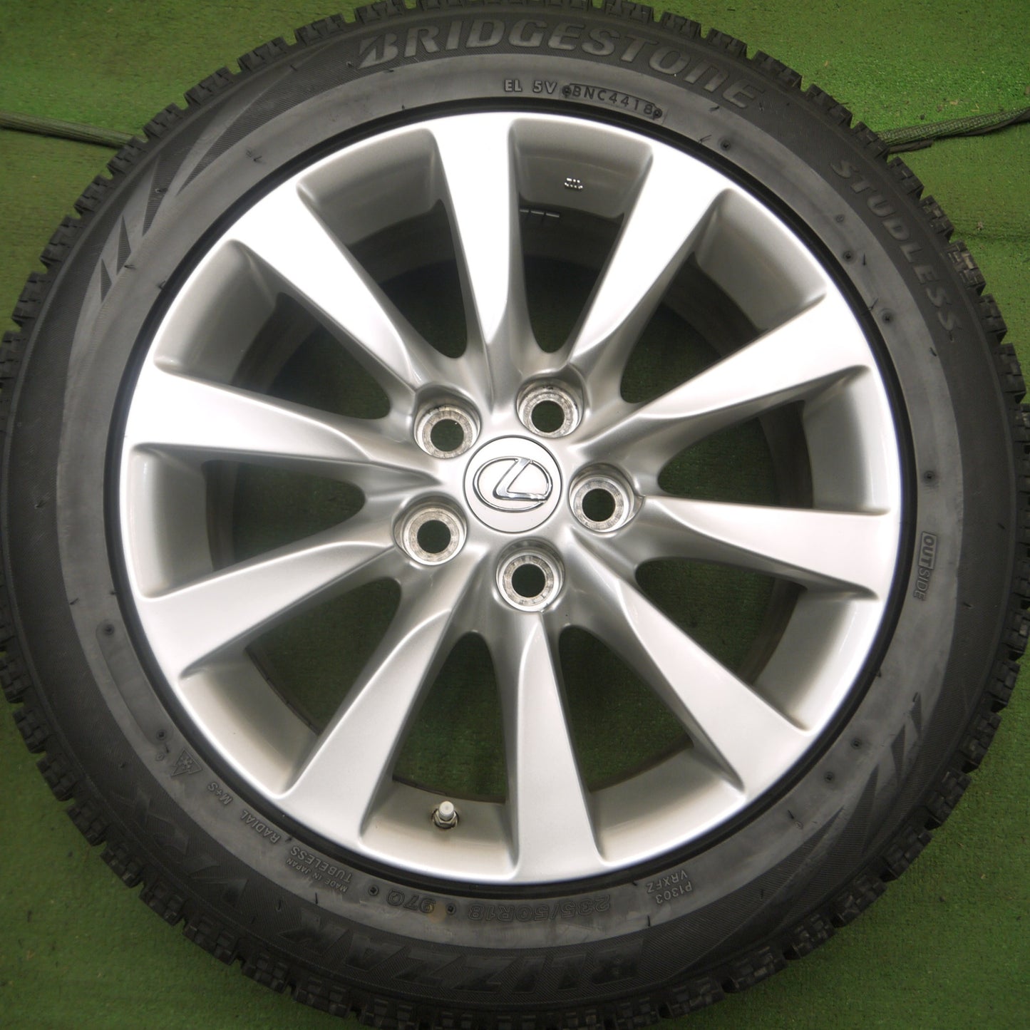 *送料無料* センサー付 バリ溝 綺麗 9.5分以上★レクサス LS460 純正 235/50R18 スタッドレス ブリヂストン ブリザック VRX PCD120/5H★4051712Hス