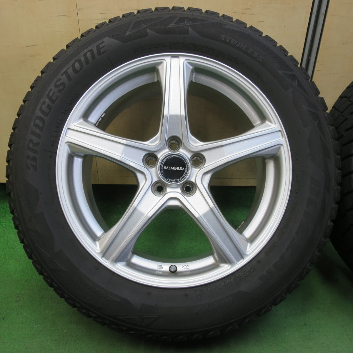 キレイ★フォレスター 等 225/60R17 スタッドレス ブリヂストン ブリザック DM-V2 BALMINUM バルミナ 17インチ PCD100/5H★5052708イス