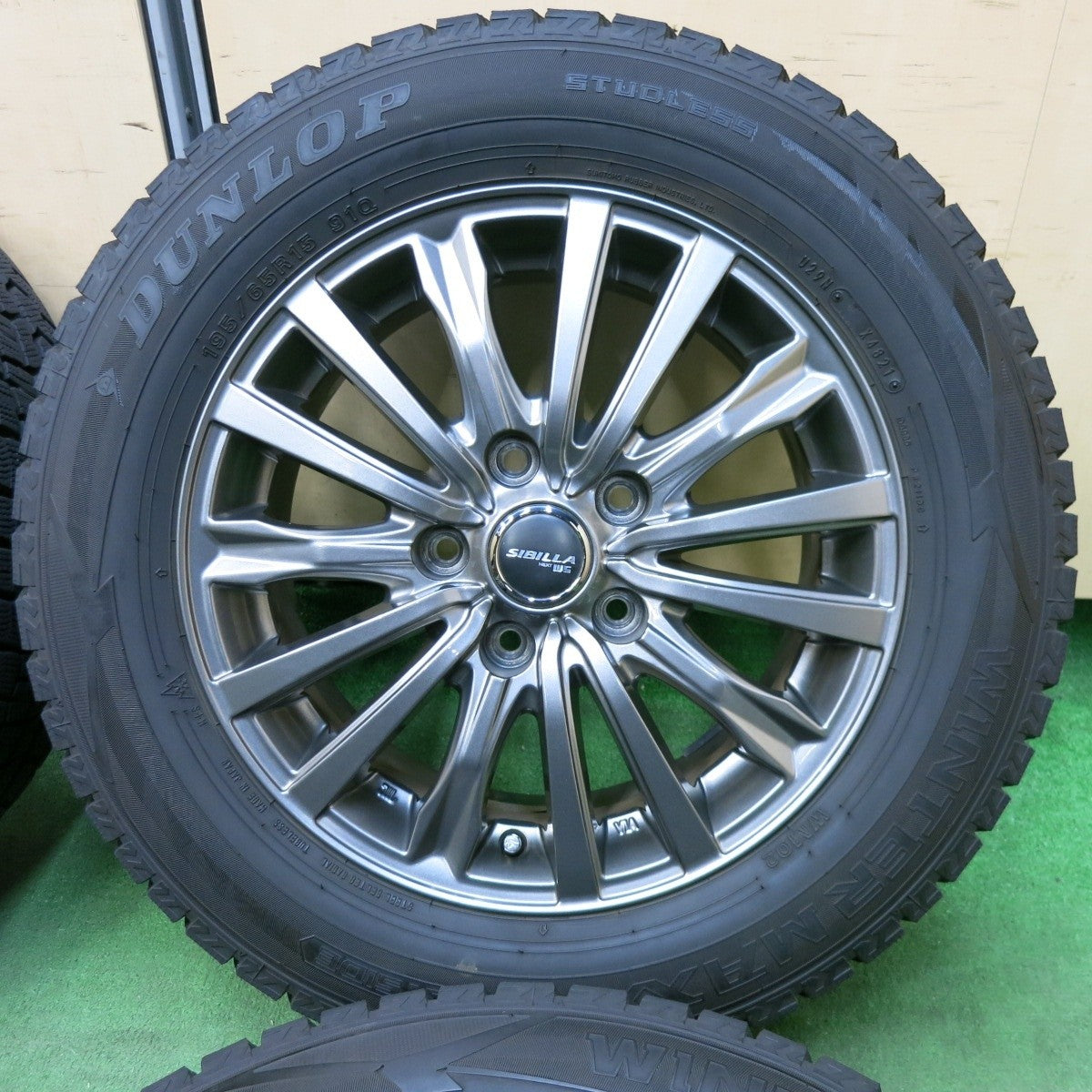 バリ溝！21年！キレイ！9.5分★スタッドレス 195/65R15 ダンロップ ウインターマックス WM02 SIBILLA NEXT W5 シビラ 15インチ PCD114.3/5H★4121805SYス