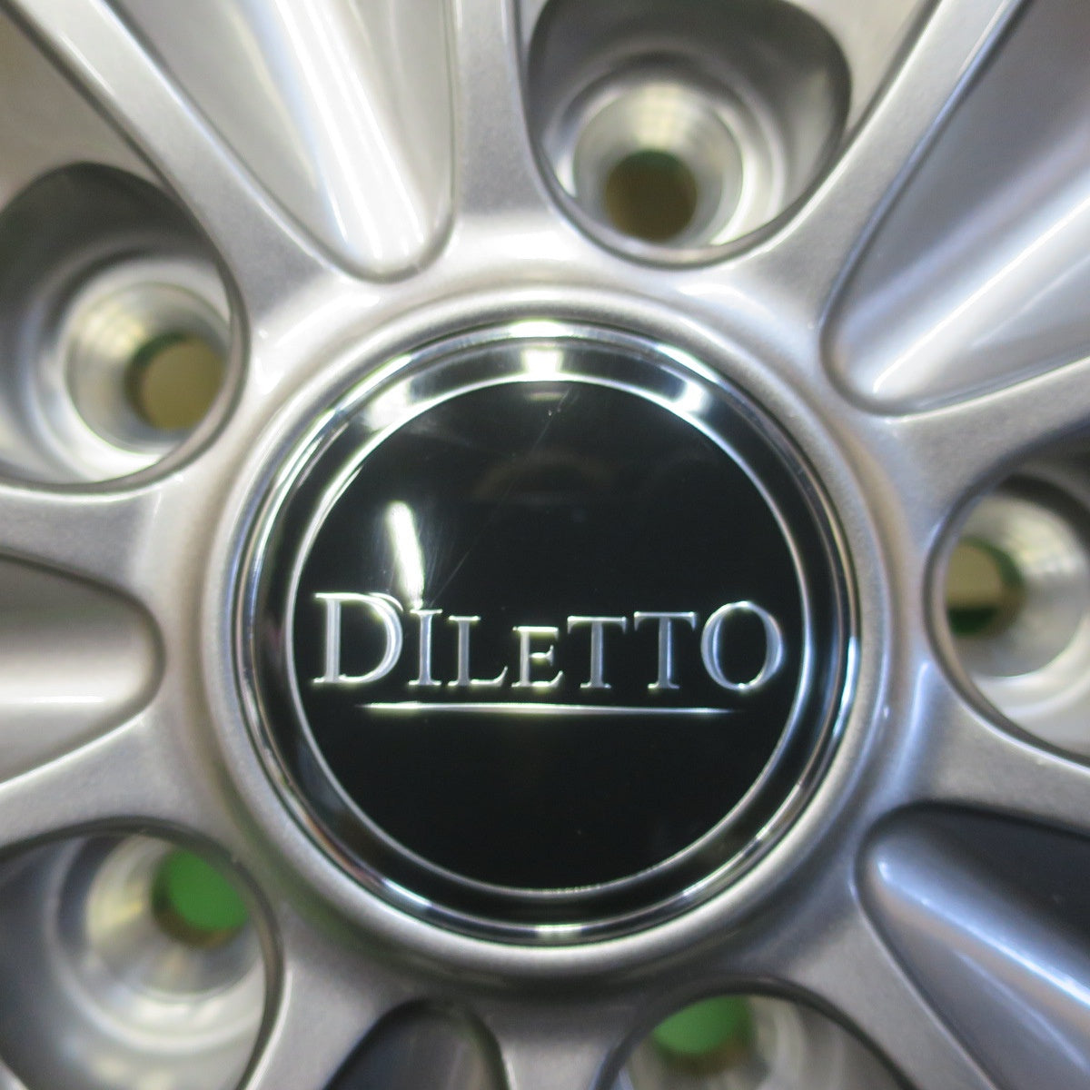 バリ溝！23年！キレイ！ほぼ10分★スタッドレス 195/60R15 トーヨー オブザーブ GIZ2 DILETTO ディレット 15インチ PCD114.3/5H★6052510イス