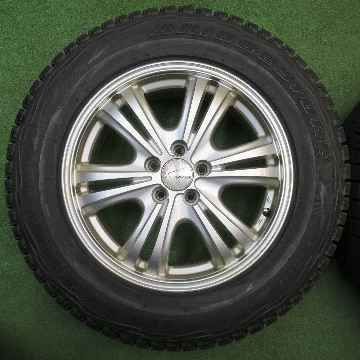 ほぼ未使用！24年★フォレスター 等 215/65R16 スタッドレス ブリヂストン ブリザック DM-V1 WB 社外 アルミ 16インチ PCD100/5H★6021905NJス