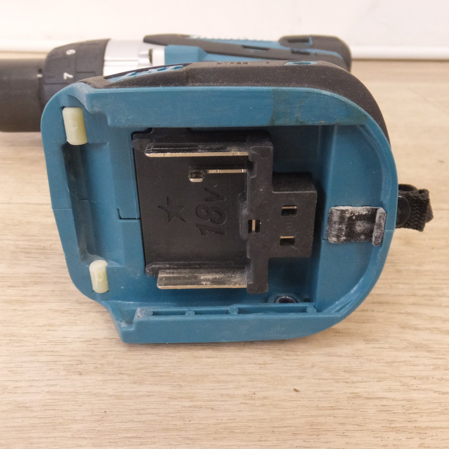 [送料無料] ★マキタ makita 充電式震動ドライバドリル HP458D 18V 本体のみ★