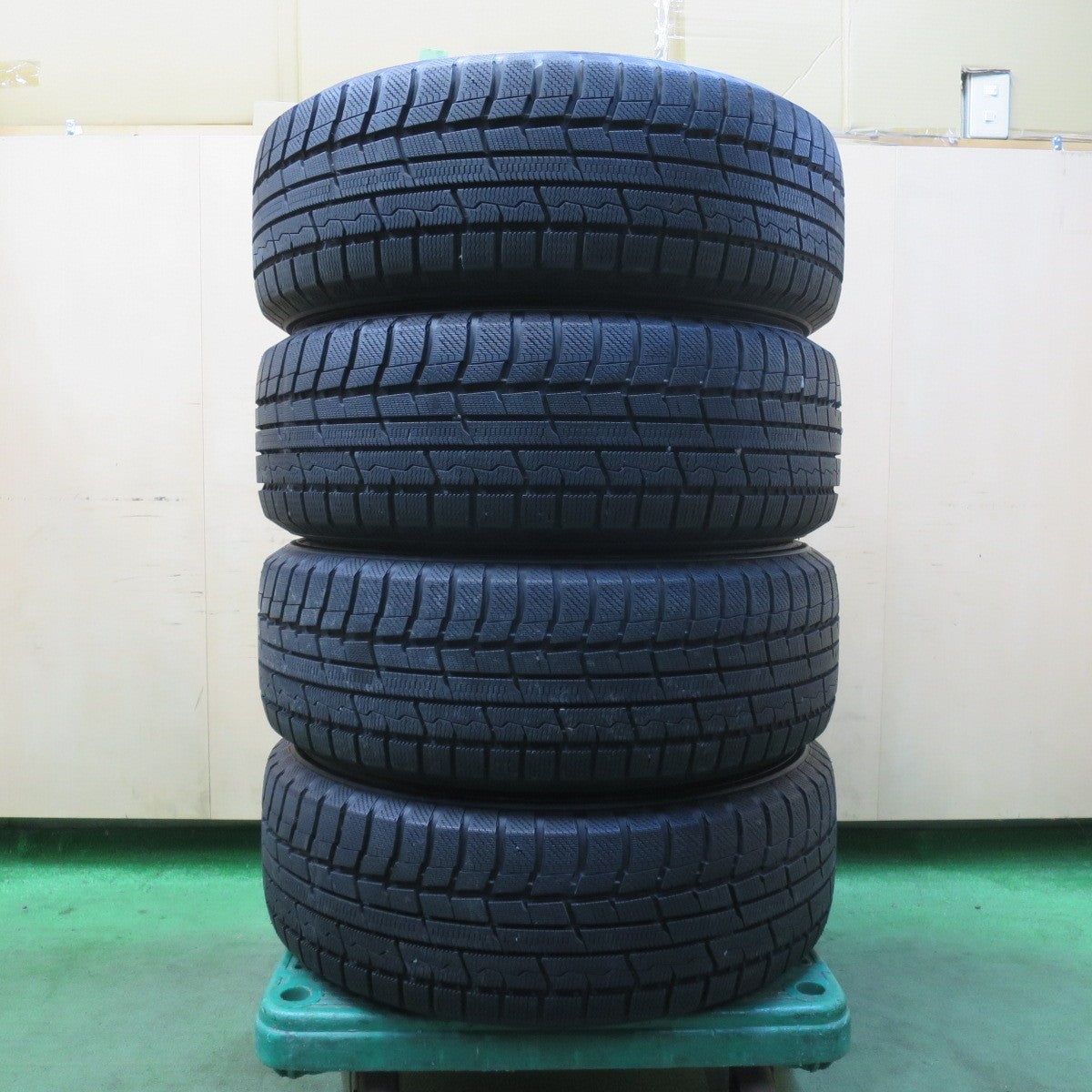 ほぼ未使用！キレイ★スタッドレス 215/60R16 トーヨー ウインター トランパス TX EuroSpeed MANARAY SPORT ユーロスピード 16インチ PCD114.3/5H★5120907イス