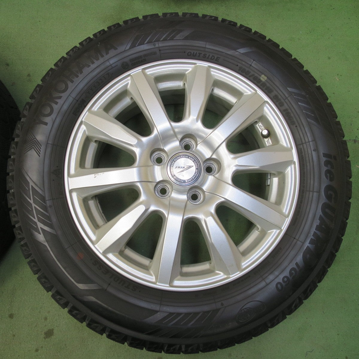 4本価格◎プリウス 等 195/65R15 スタッドレス ヨコハマ アイスガード iG60 JOKER ジョーカー 15インチ PCD100/5H◎6090906イス