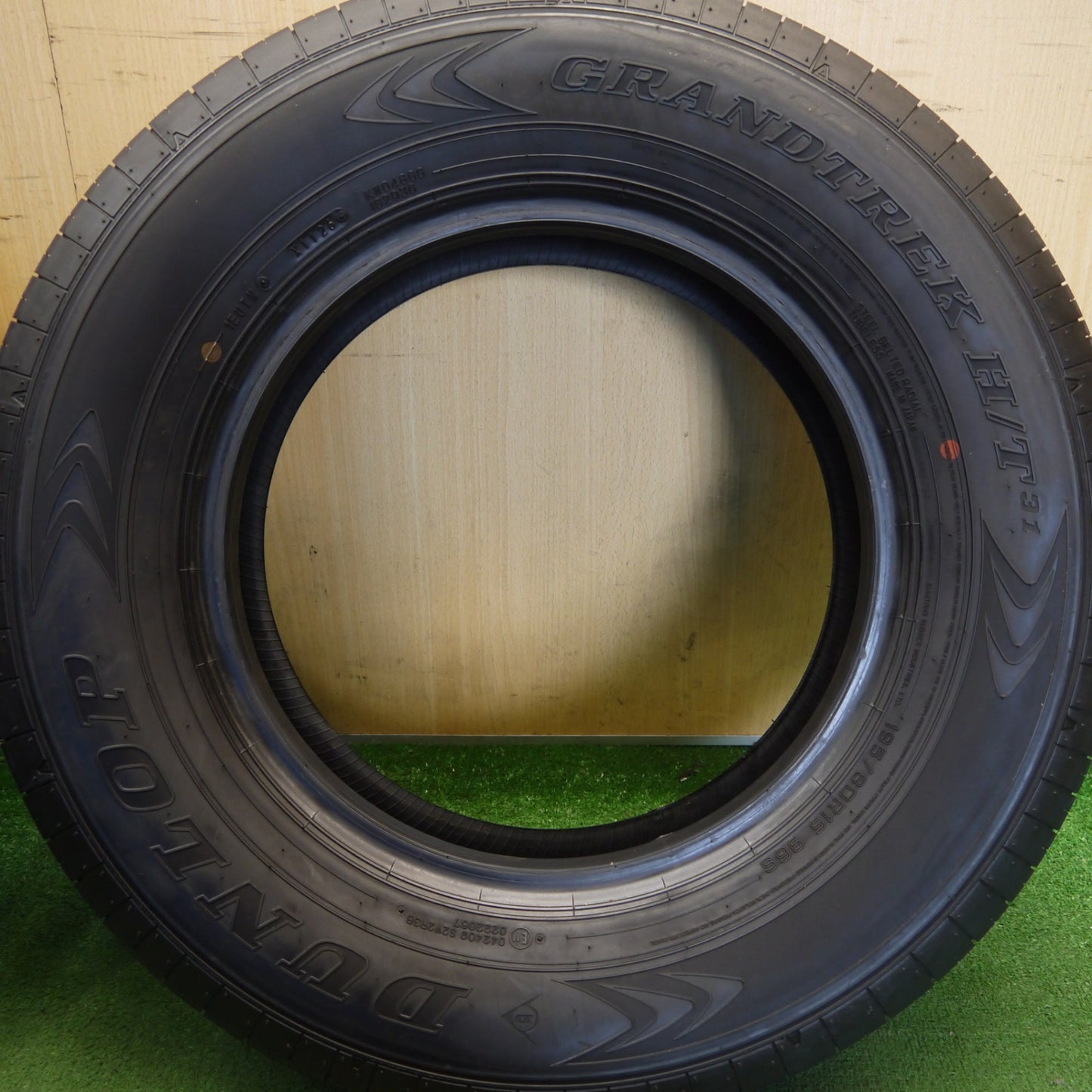新車外し！26年★195/80R15 ダンロップ グラントレック H/T 31 タイヤ 15インチ ジムニー シエラ 等★6072804Hノタ
