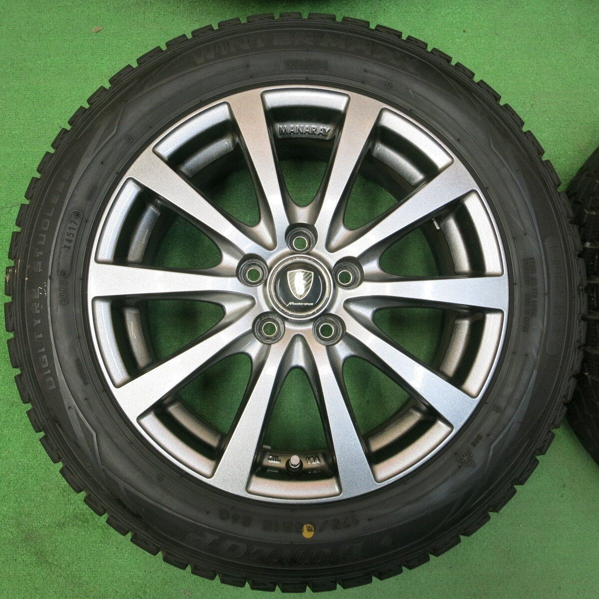 バリ溝！キレイ！9.5分★スタッドレス 175/65R15 ダンロップ ウインターマックス WM01 MANARAY SPORT PCD100/5H★4031609イス