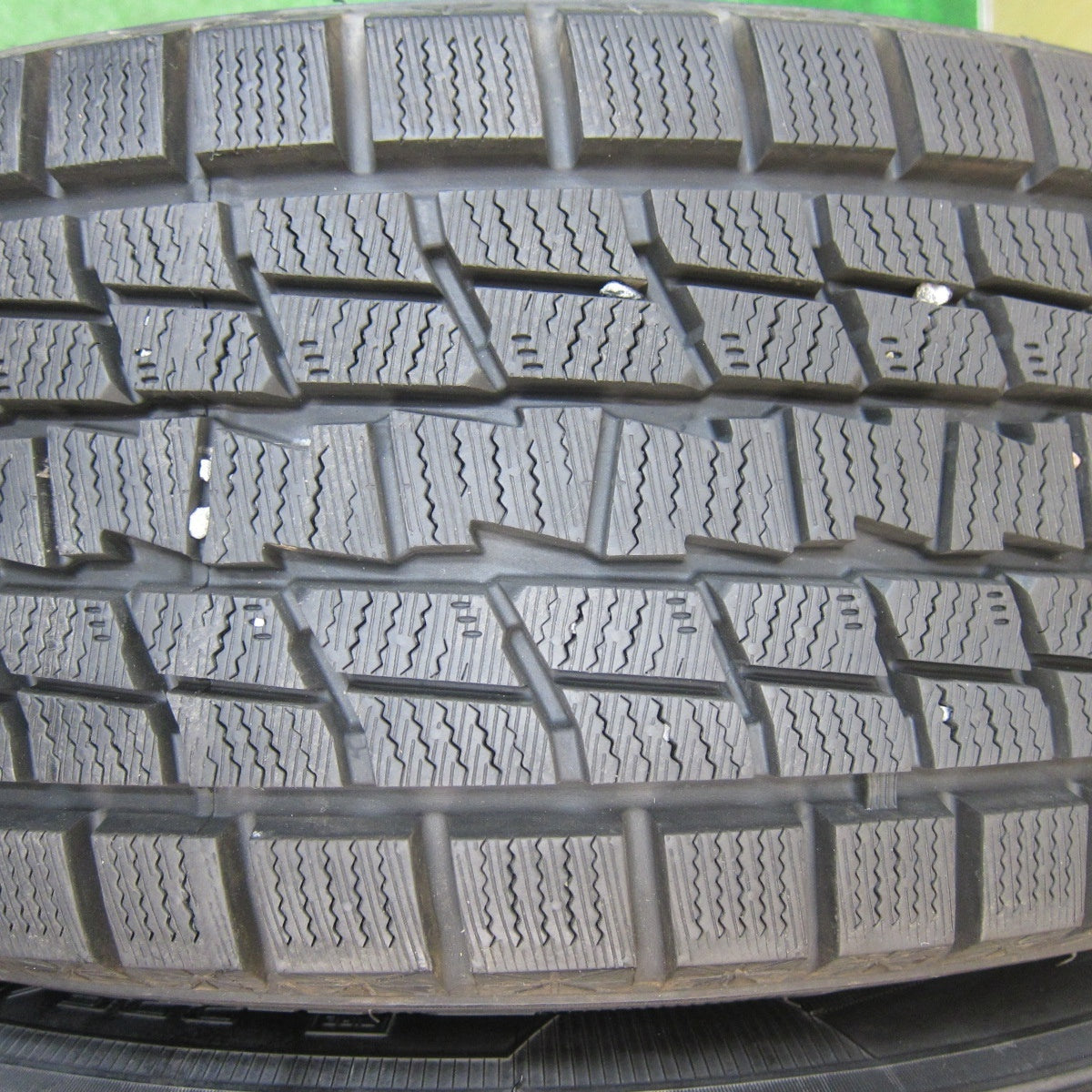 バリ溝！キレイ！9.5分以上★スタッドレス 225/65R17 グッドイヤー アイスナビ SUV ravrion RS01 ラブリオン 17インチ PCD114.3/5H★5031406TNス