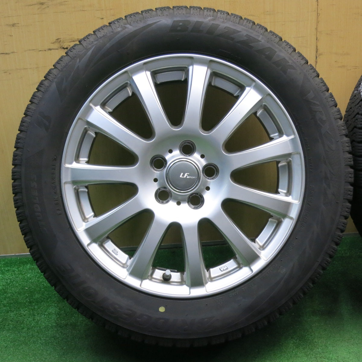 バリ溝！8.5分★レクサス CT 205/55R16 スタッドレス ブリヂストン ブリザック VRX2 LF SPORT LFスポーツ 16インチ PCD100/5H★5050410NJス
