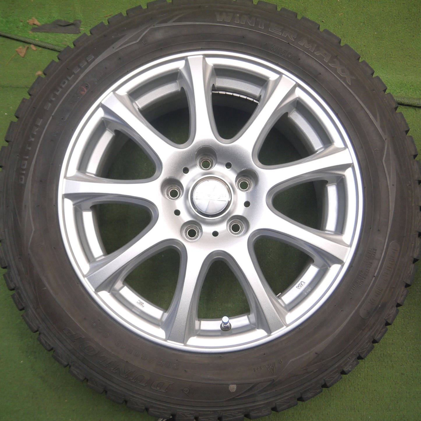 *送料無料* バリ溝！キレイ！9.5分★スタッドレス 205/60R16 ダンロップ ウインターマックス WM01 DUFACT デュファクト 16インチ PCD114.3/5H★4072901Hス