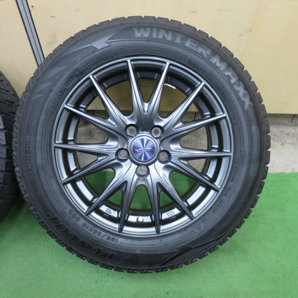 バリ溝！23年！キレイ！9分★シエンタ 等 185/65R15 スタッドレス ダンロップ ウインターマックス WM02 VELVA SPORTZ ヴェルヴァ 15インチ PCD100/5H★6022702TTス