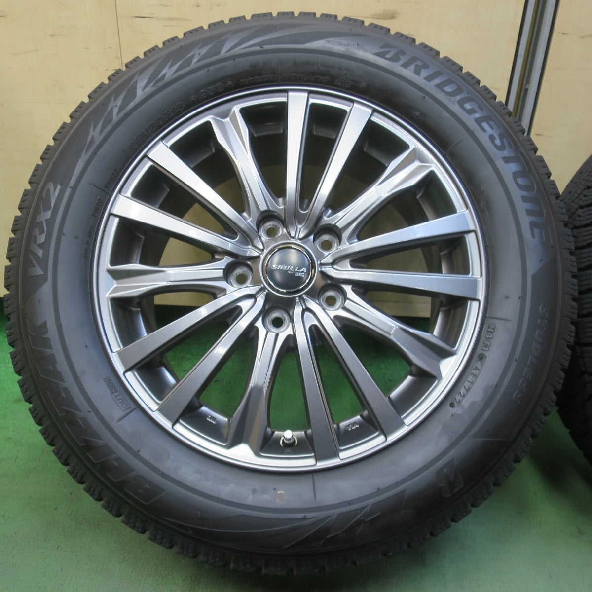 バリ溝！22年！キレイ！9.5分◎スタッドレス 215/60R16 ブリヂストン ブリザック VRX2 SIBILLA NEXT W5 シビラ ネクスト 16インチ PCD114.3/5H◎6100905イス