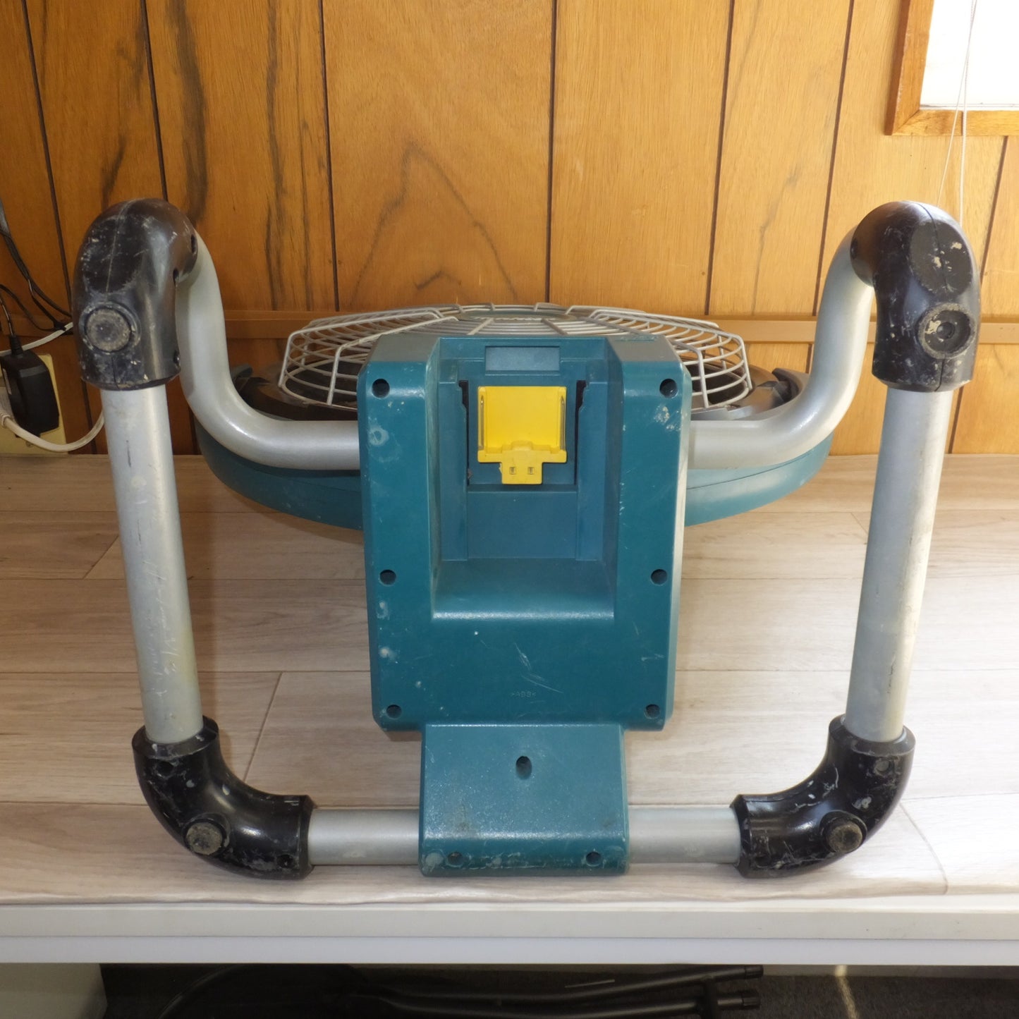 [送料無料] ★マキタ makita 充電式産業扇 CF300D 14.4V/18V　本体のみ★