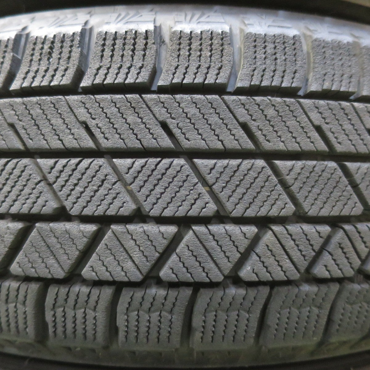 バリ溝！23年！キレイ！9分◎スタッドレス 165/60R14 ブリヂストン ブリザック VRX3 JP-STYLE JPスタイル 軽サイズ エブリィ 等 14インチ PCD100/4H◎6093002イス