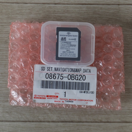 [送料無料] 未使用★トヨタ TOYOTA ナビゲーションシステム 地図SDカード 地図データ 08675-0BE45 2023年秋版　対応機種 NSCN-W68 NSLN-W68★