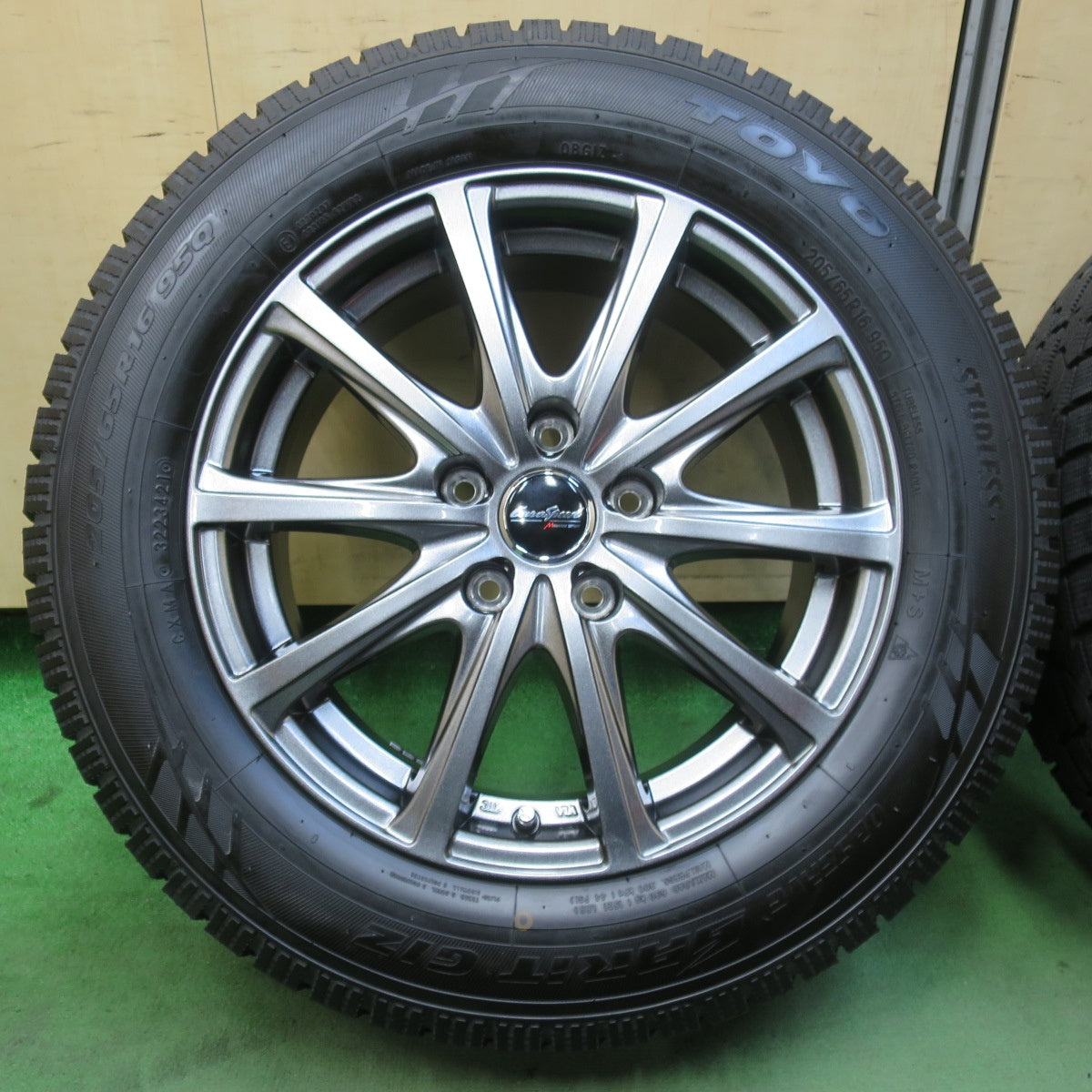 超バリ溝！21年！キレイ！ほぼ10分★スタッドレス 205/65R16 トーヨー オブザーブ ガリット GIZ EuroSpeed MANARAY SPORT ユーロスピード 16インチ PCD114.3/5H★5112813イス