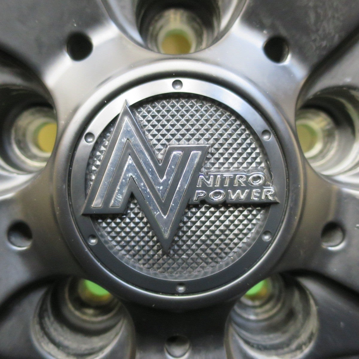 バリ溝！23年！キレイ！9.5分以上★NITRO POWER DERINGER 225/70R16 スタッドレス ヨコハマ アイスガード G075 ナイトロパワー デリンジャー 16インチ PCD114.3/5H★5032405イス