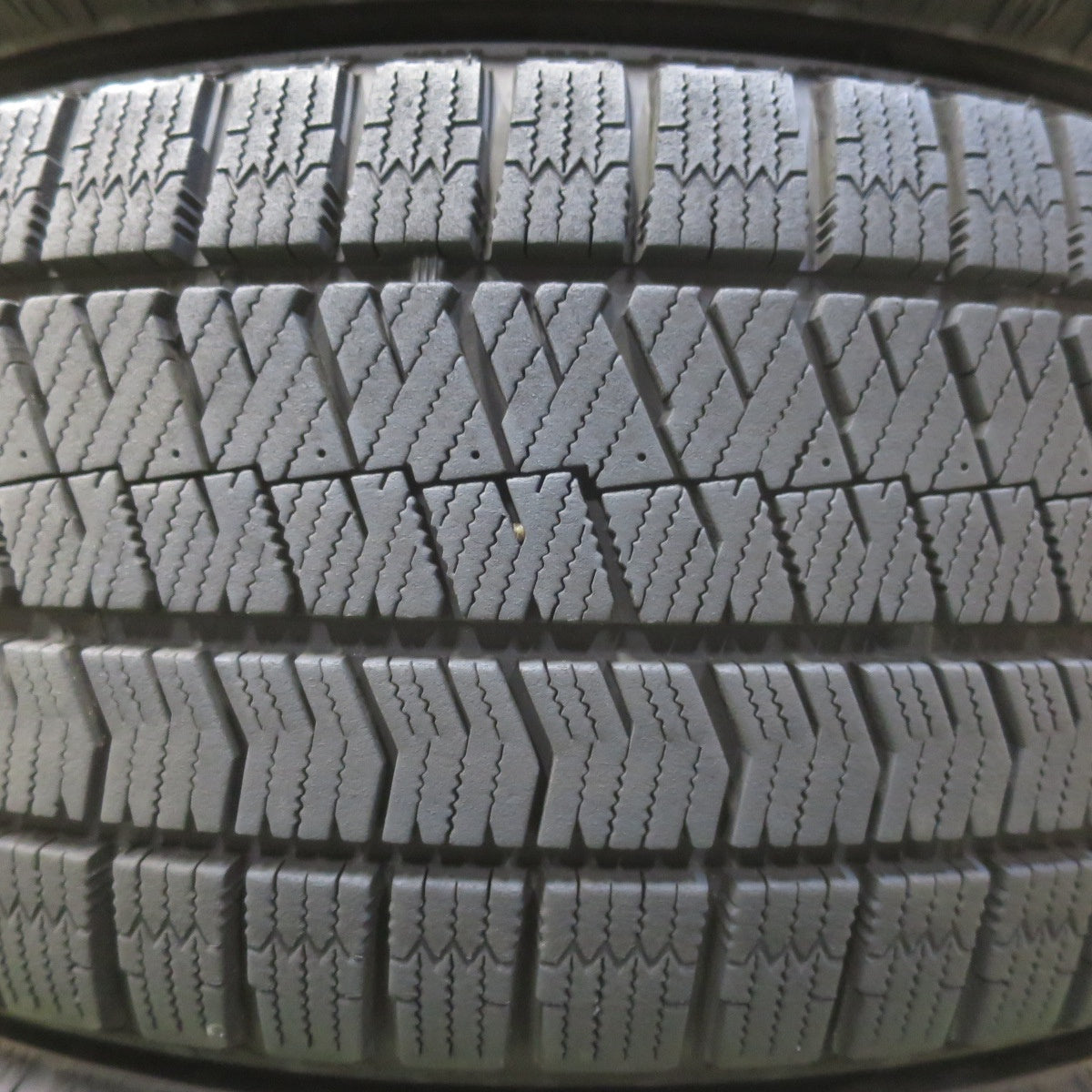 バリ溝！23年！キレイ！9.5分◎スタッドレス 215/50R17 ブリヂストン ブリザック VRX2 BALMINUM AR12 バルミナ 17インチ PCD114.3/5H◎6082905イス