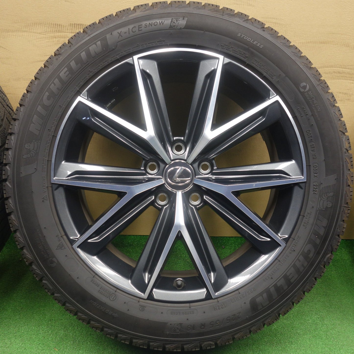 超バリ溝！24年！キレイ！9.5分以上★レクサス LBX Cool 純正 225/55R18 スタッドレス ミシュラン X-ICE SNOW 18インチ クール PCD114.3/5H★6041302KTス