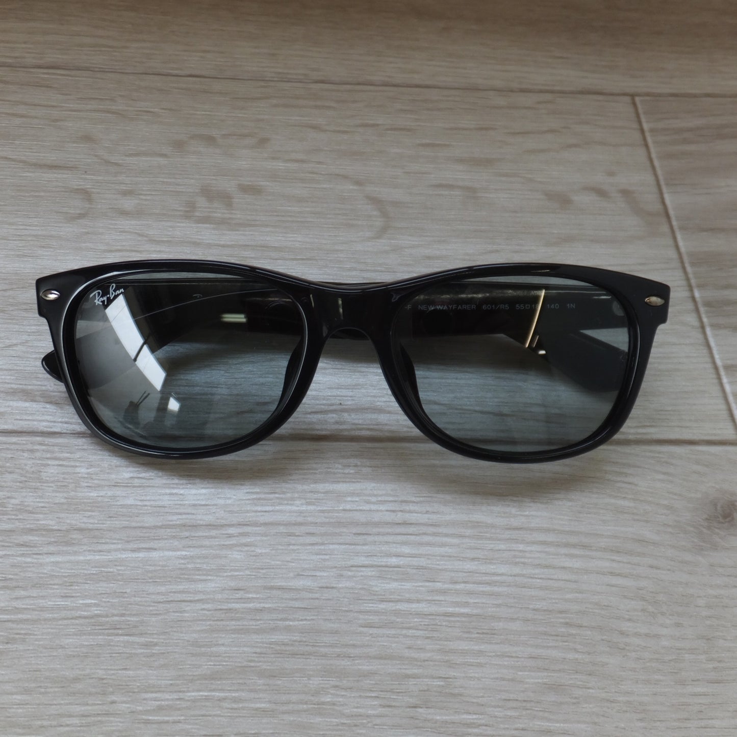 [送料無料] 美品★レイバン Ray-Ban サングラス NEW WAYFARER RB2132-F　601/R5 55□18 140 1N★