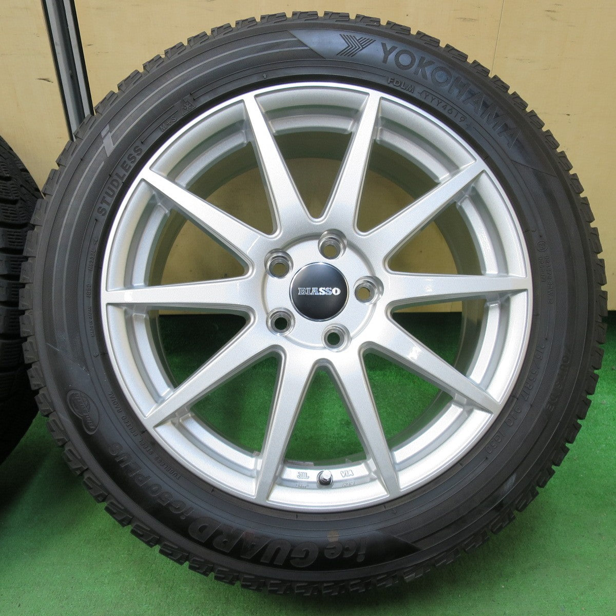 [送料無料] バリ溝！8分★ボルボ 等 BIASSO 215/55R17 スタッドレス ヨコハマ アイスガード iG50 プラス ビアッソ 17インチ PCD108/5H★4120311イス