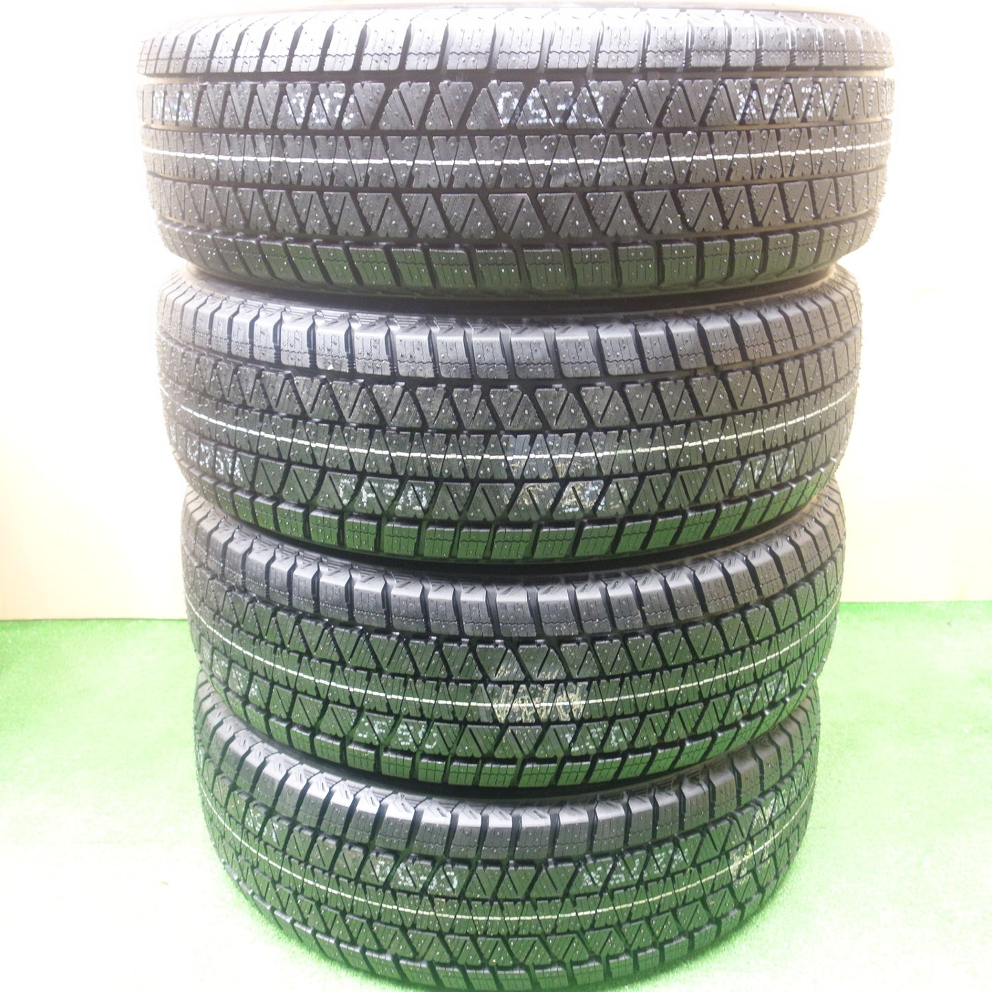 未使用！25年★スタッドレス 225/60R18 ブリヂストン ブリザック DM-V3 タイヤ 18インチ レクサス NX ハリアー RAV4 等★6011203KTスタ