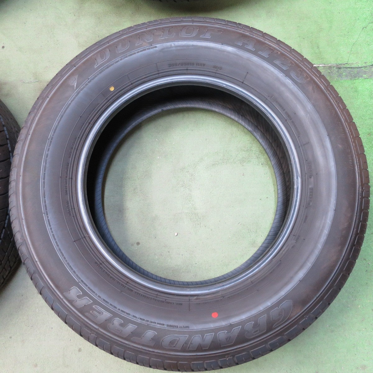新車外し！24年★265/65R18 ダンロップ AT23 グラントレック タイヤ 18インチ ランクル 250 VX 300 等★6071404NGノタ