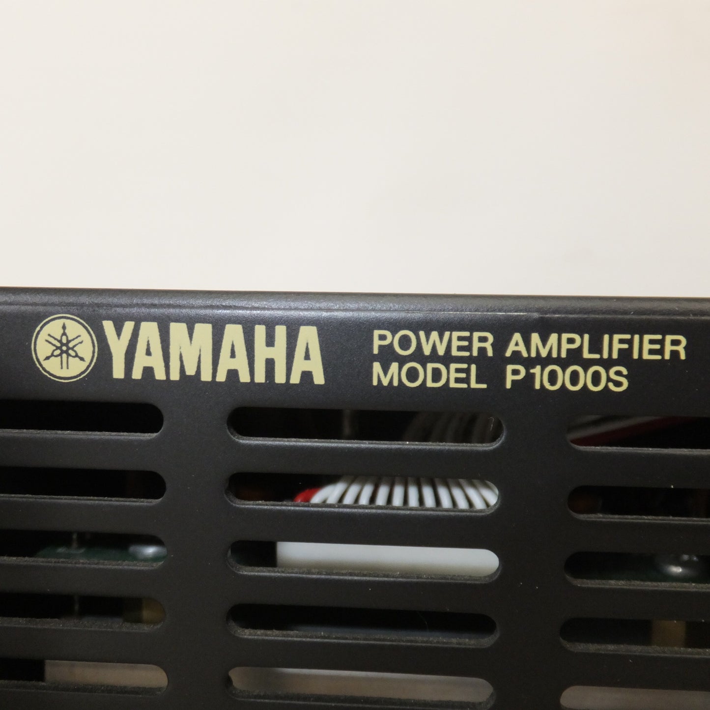 [送料無料] 現状品 キレイ★ヤマハ YAMAHA パワーアンプリファイアー POWER AMPLIFIER P1000S　100V 150W 50/60Hz★