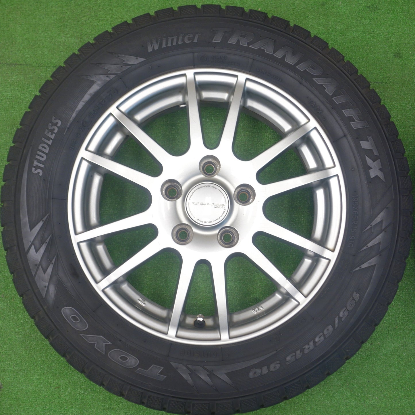バリ溝！22年！9分★スタッドレス 195/65R15 トーヨー ウインター トランパス TX VELVA ヴェルヴァ 15インチ PCD114.3/5H★6021102KTス