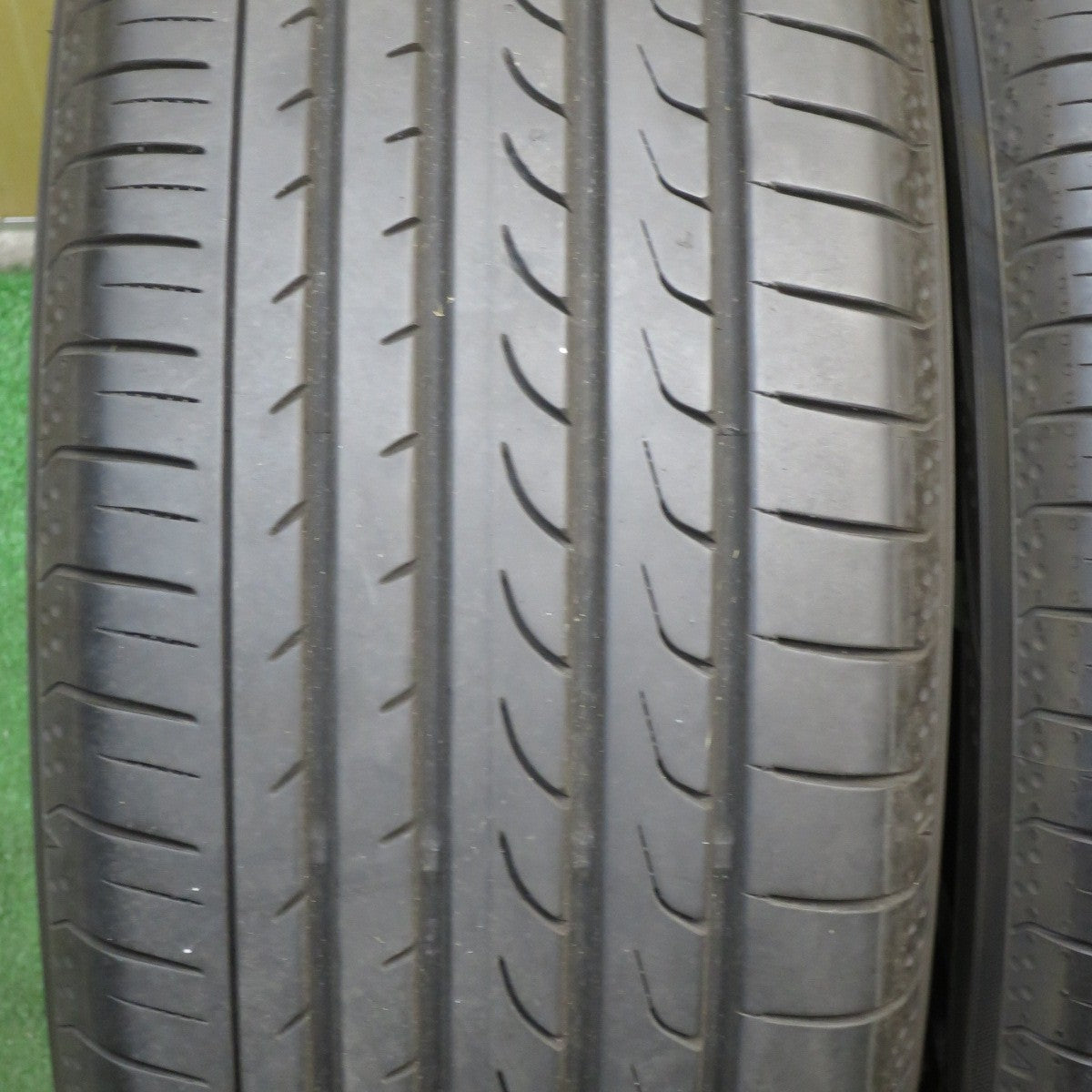 *送料無料* バリ溝！23年！キレイ！9.5分★215/50R17 ヨコハマ ブルーアース RV-02 STRANGER ストレンジャー 17インチ PCD114.3/5H★4040604クノ
