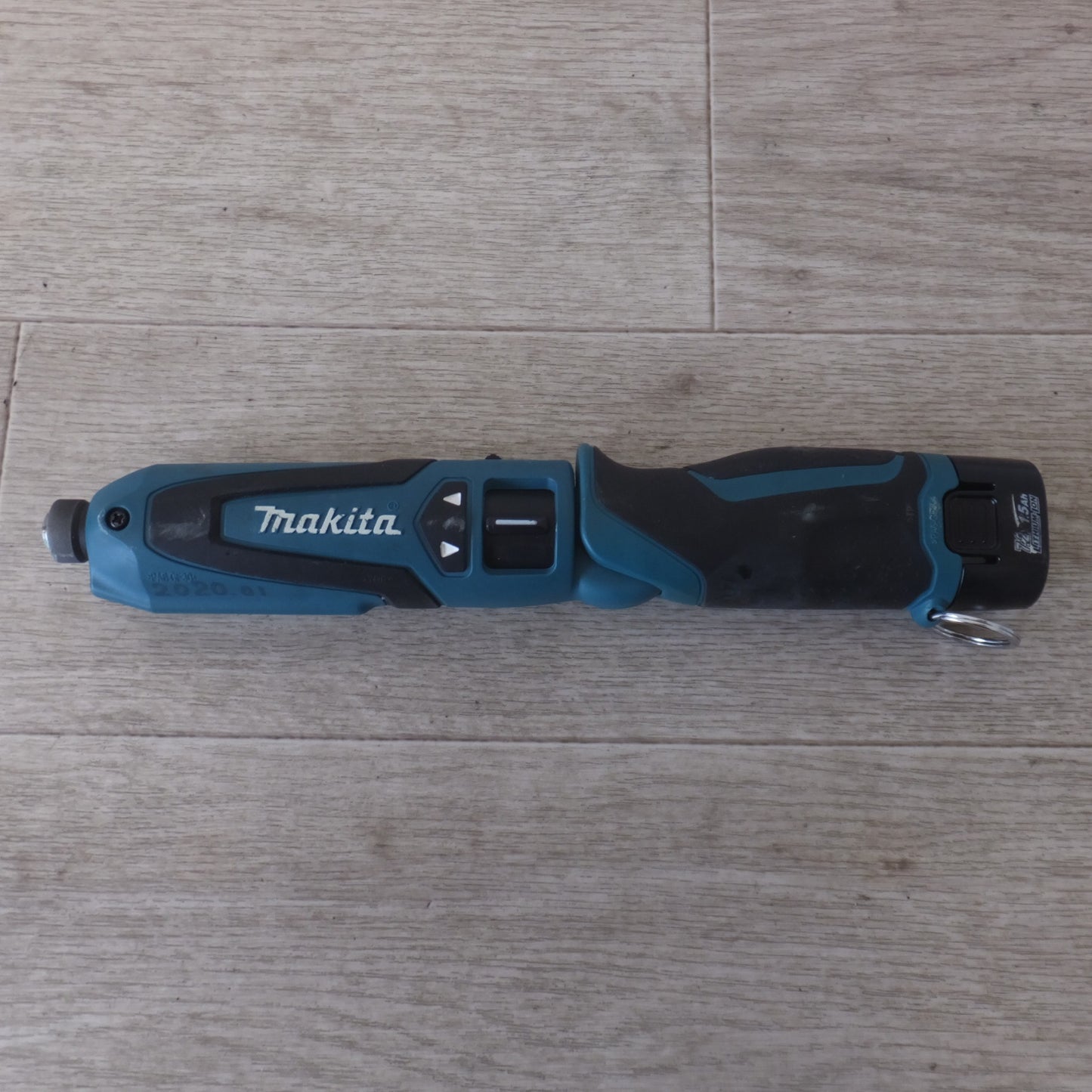 [送料無料] ★マキタ makita 充電式ペンインパクトドライバ TD021D　バッテリ BL0715　充電器 DC07SB　セット★