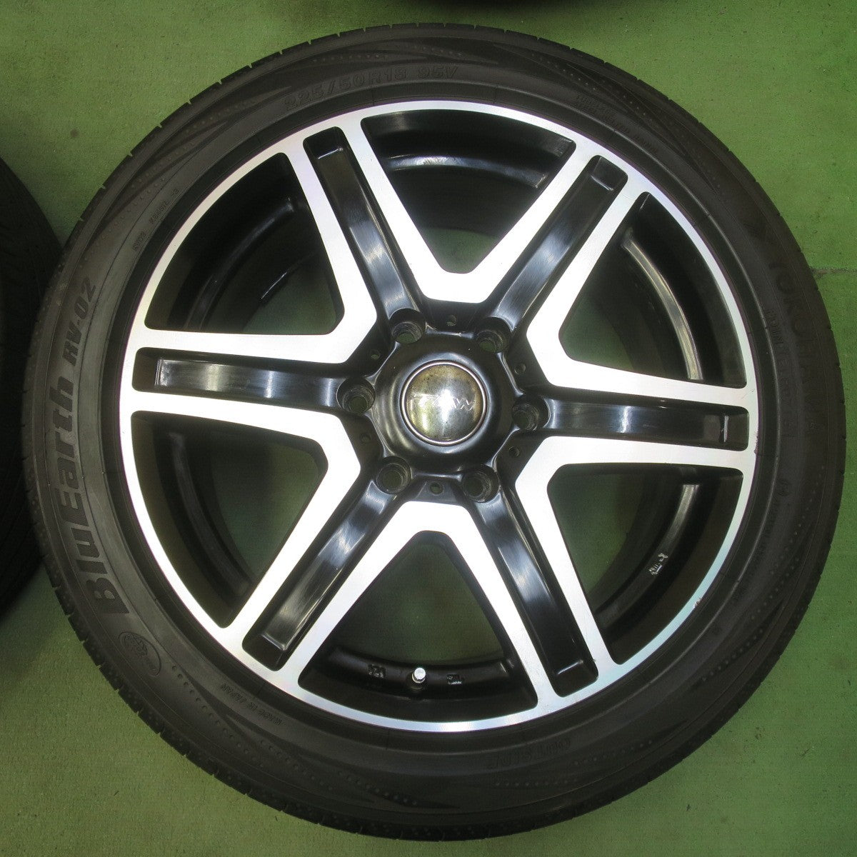 付属品付き！バリ溝！9.5分◎TAW T's FACTORY 225/50R18 ヨコハマ ブルーアース RV-02 ティスファクトリー 18インチ PCD139.7/6H◎6080709イノ