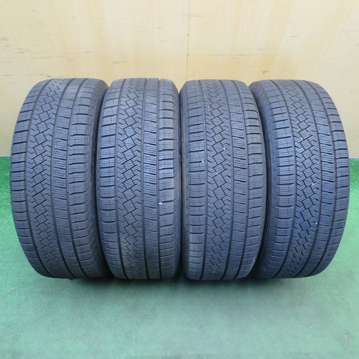 ほぼ未使用！24年！キレイ★スタッドレス 225/50R18 ピレリ アイスゼロ アシンメトリコ STRANGER ストレンジャー 18インチ PCD114.3/5H★6042102NJス