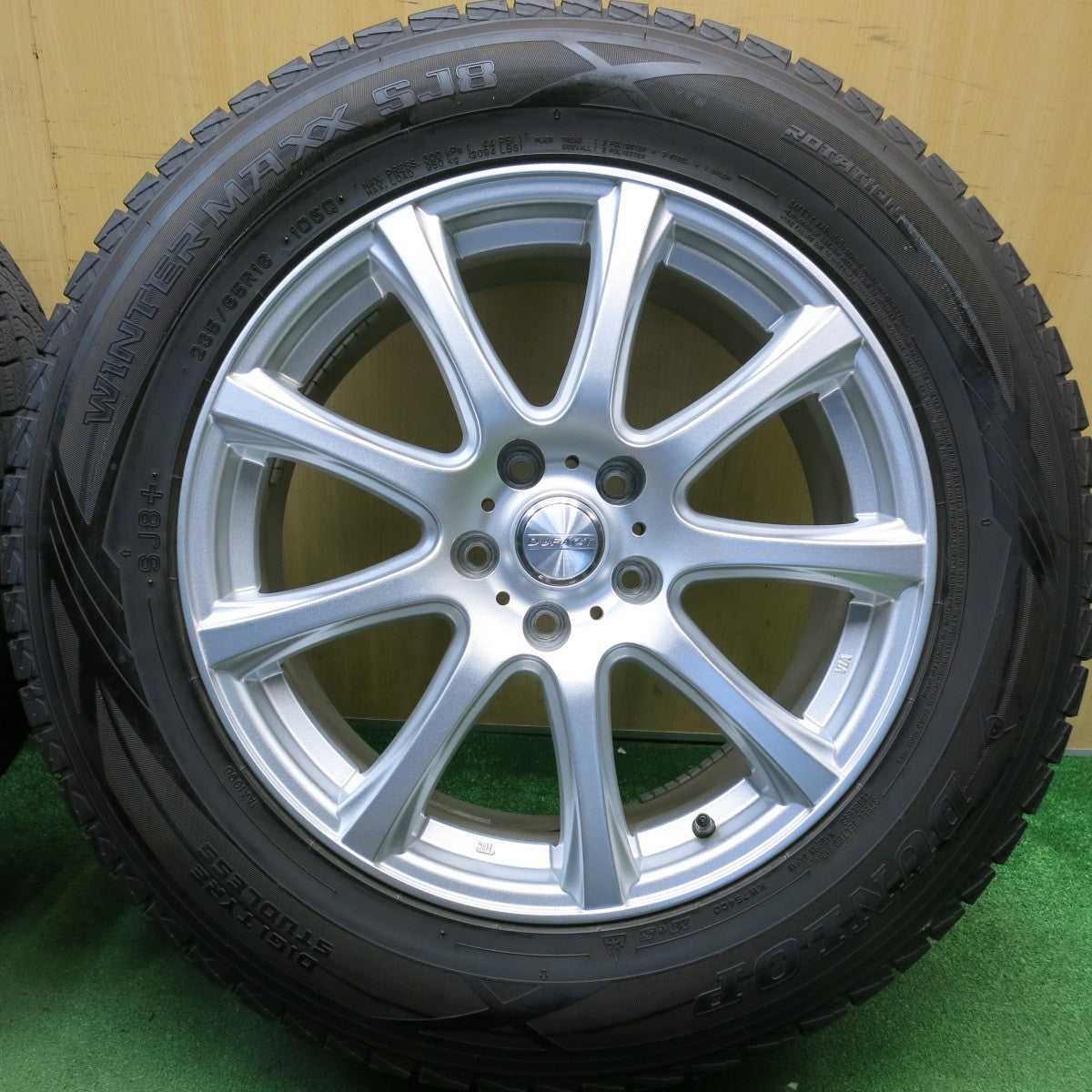 バリ溝！キレイ！9.5分★スタッドレス 235/65R18 ダンロップ ウインターマックス SJ8 DUFACT デュファクト 18インチ PCD114.3/5H★6050605HAス
