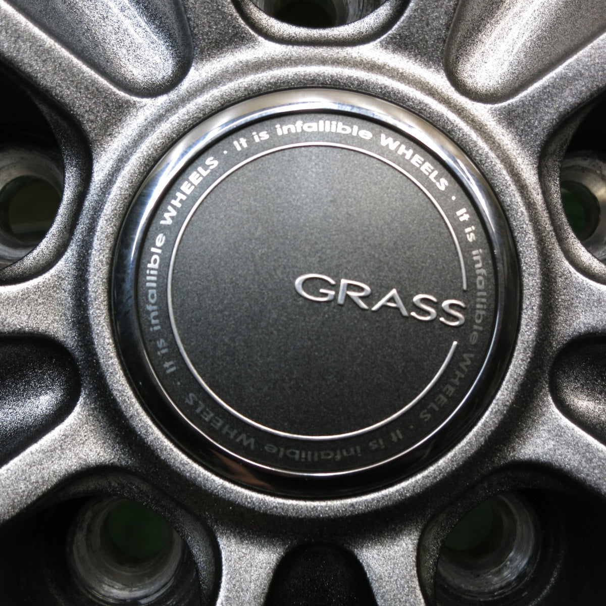 バリ溝！24年！キレイ！9.5分以上◎スタッドレス 195/65R15 ヨコハマ アイスガード iG70 GRASS グラス 15インチ PCD114.3/5H◎6091107KKス