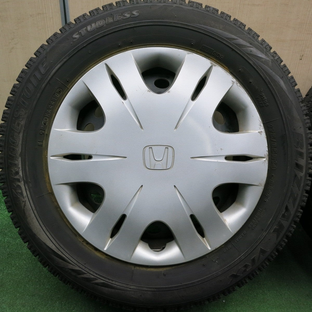 *送料無料* バリ溝！8.5分★ホンダ GE6 フィット 純正 スチール 175/65R14 スタッドレス ブリヂストン ブリザック VRX PCD100/4H★4052403HAス