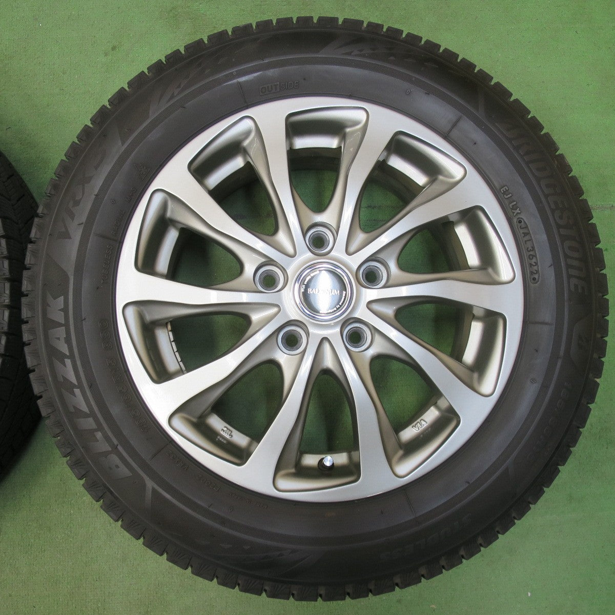 バリ溝！22年！キレイ！8.5分★スタッドレス 185/65R15 ブリヂストン ブリザック VRX3 BALMINUM TR10 バルミナ 15インチ PCD114.3/5H★5120906イス